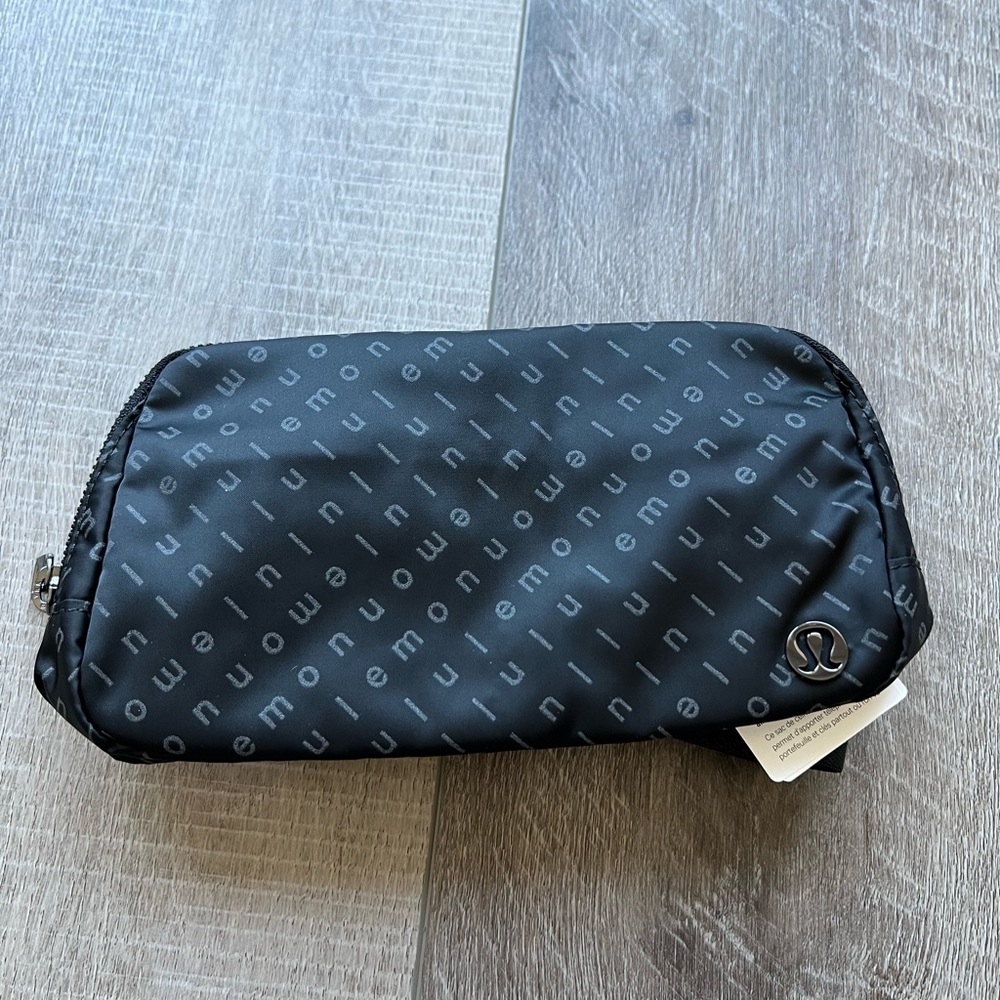 Lululemon Everywhere Belt Bag 1l In Mirrorify Reflective Black / Black